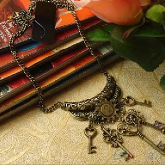 Vintage style key to my heart charm necklace NWT - Picture 2 of 3